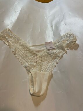 Women’s Lace Thong size L color white new